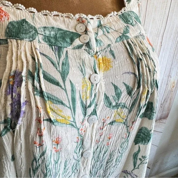 Laura Ashley Botanical Floral Cropped Blouse, thin crinkle gauze, women’s XL - Picture 6 of 10